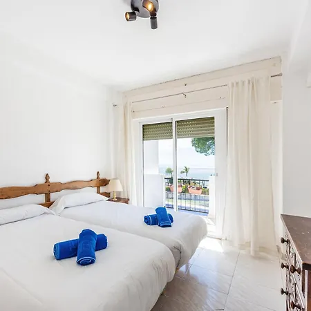 Апартаменти Verdemar 15 Menyber Нерха